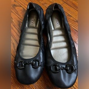 Me Too Lexey Ballet Flat, black leather size 9.5M
